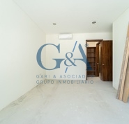 CASA EN VENTA EN VALLE REAL SOBRE AVENIDA