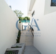 CASA EN VENTA EN VALLE REAL SOBRE AVENIDA