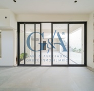 CASA EN VENTA EN VALLE REAL SOBRE AVENIDA