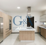 ESPECTACULAR CASA EN LA CIMA DE ZAPOPAN