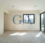 CASA EN VENTA EN VALLE REAL SOBRE AVENIDA