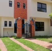 CASA EN VENTA DENTRO DE COTO EN CAMICHIN DE SANTA ANITA