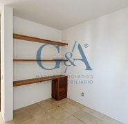 SANTILLANA FRENTE A PARQUE