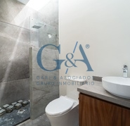 CASA EN VENTA EN VALLE REAL SOBRE AVENIDA