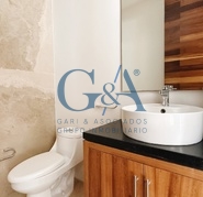 SANTILLANA FRENTE A PARQUE