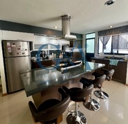 CASA EN VENTA DENTRO DE COTO EN BOSQUES DE SANTA ANITA