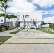 CASA EN VENTA EN VALLE REAL SOBRE AVENIDA