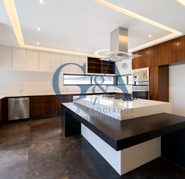 CASA EN VENTA EN VALLE REAL SOBRE AVENIDA