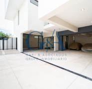 CASA EN VENTA EN VALLE REAL SOBRE AVENIDA