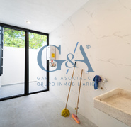 CASA EN VENTA EN VALLE REAL SOBRE AVENIDA