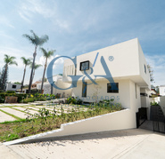 CASA EN VENTA EN VALLE REAL SOBRE AVENIDA