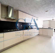 RESIDENCIA EN RENTA EN COLINAS DE SAN JAVIER.