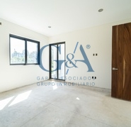 CASA EN VENTA EN VALLE REAL SOBRE AVENIDA