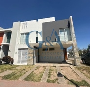 CASA EN COTO 9 SOLARES ESTILO MODERNA