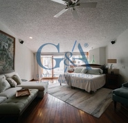 RESIDENCIA EN VENTA, EN ESQUINA VALLE REAL