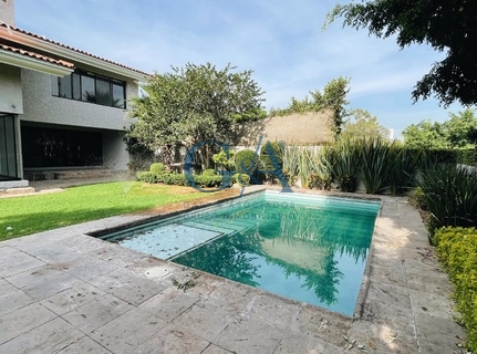 RESIDENCIA EN RENTA EN COLINAS DE SAN JAVIER.