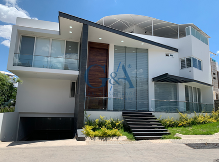 ESPECTACULAR CASA EN LA CIMA DE ZAPOPAN
