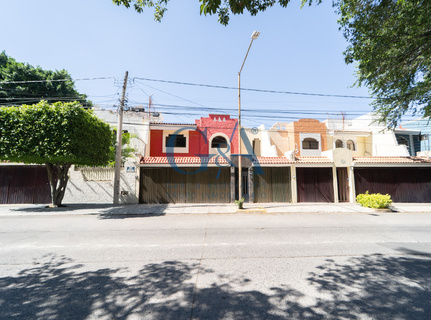 CASA EN VENTA JARDINES DEL BOSQUE