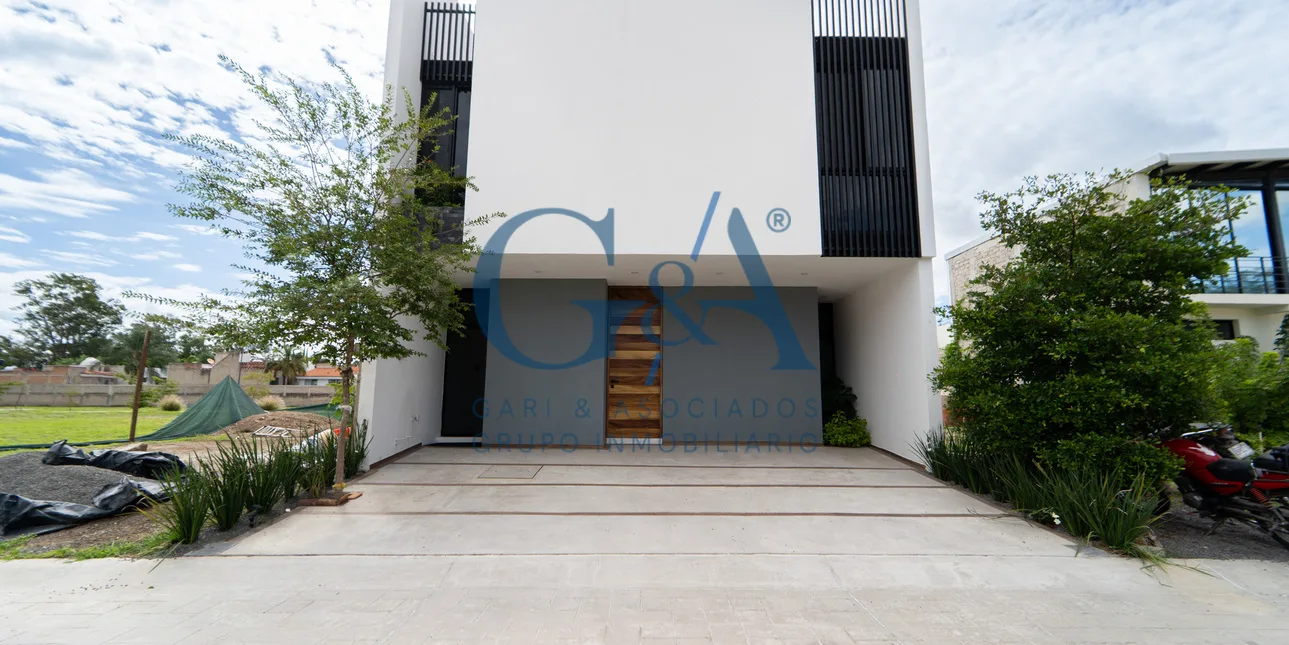 CASA NUEVA EN VENTA EN FLOR DE LOTO, LA TIJERA.
