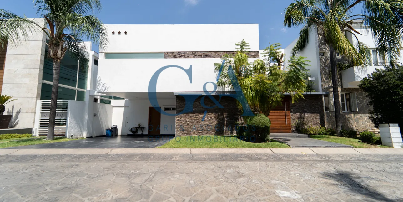 CASA EN VENTA VALLE REAL