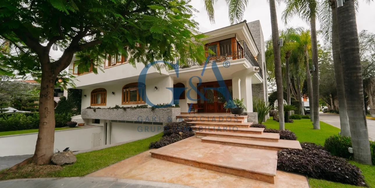 RESIDENCIA EN VENTA, EN ESQUINA VALLE REAL