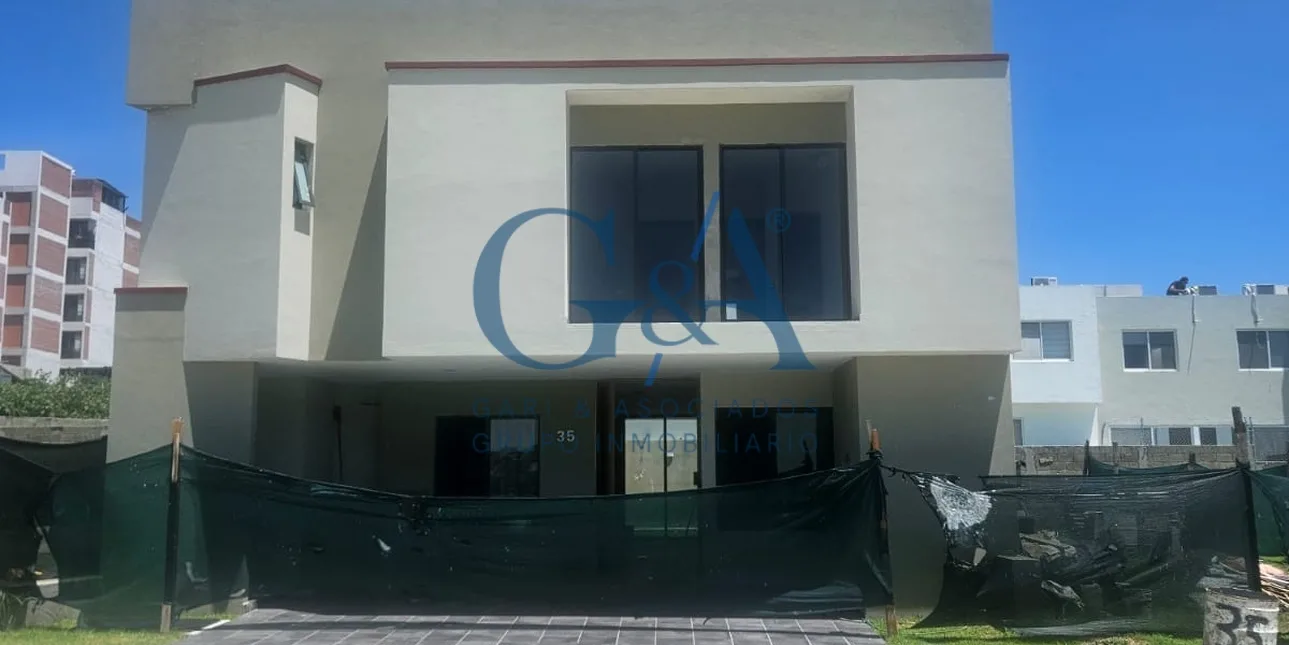 CASA EN VENTA CERCA DEL PARQUE METROPOLITANO